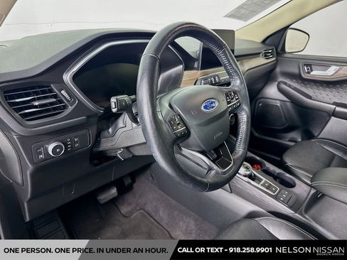 Used 2020 Ford Escape Titanium FWD image 9