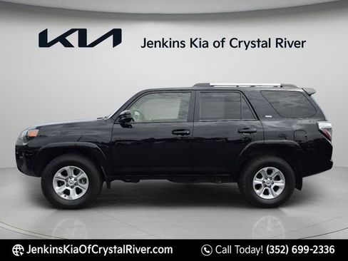 Used 2022 Toyota 4Runner SR5 AWD/4WD image 10