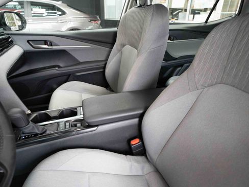 Used 2025 Toyota Camry LE w/ Convenience Package image 10