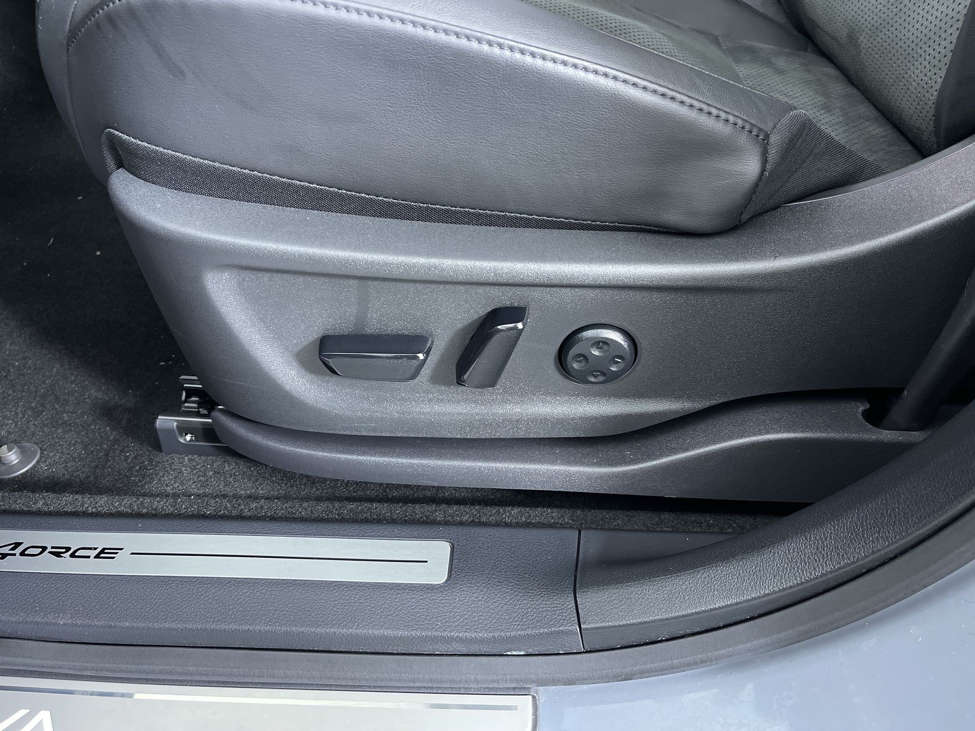 Certified 2024 Nissan Ariya AWD image 12