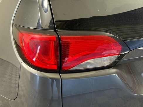 Used 2018 Chrysler Pacifica Touring Plus w/ Tire & Wheel Group image 36