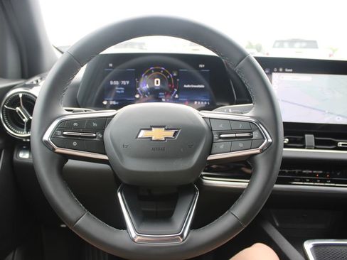 New 2026 Chevrolet Equinox LT w/ Safety and Technology Package FWD image 32