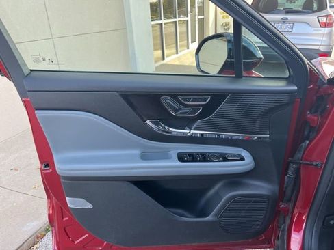 Used 2022 Lincoln Corsair Reserve w/ Sport Package image 13