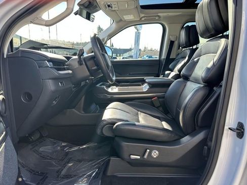 Used 2025 Lincoln Navigator L Reserve image 9