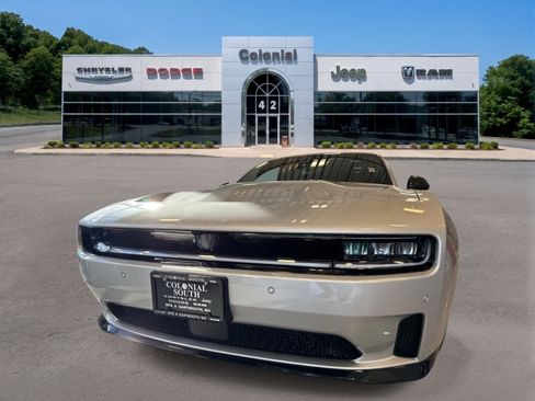 Used 2024 Dodge Charger Daytona Scat Pack w/ Plus Group AWD/4WD image 9