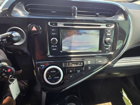 Used 2018 Toyota Prius C One FWD image 7