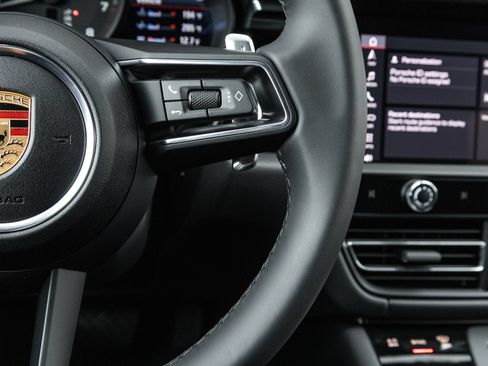 Certified 2026 Porsche Macan AWD/4WD image 16