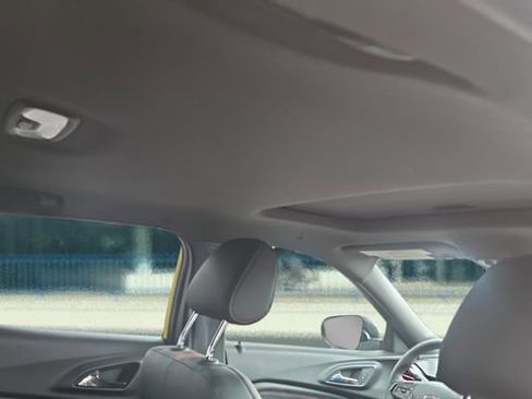 Used 2024 Chevrolet Trax RS w/ Sunroof Package image 14