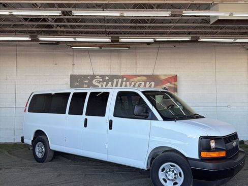 Used 2017 Chevrolet Express 3500 LS image 11