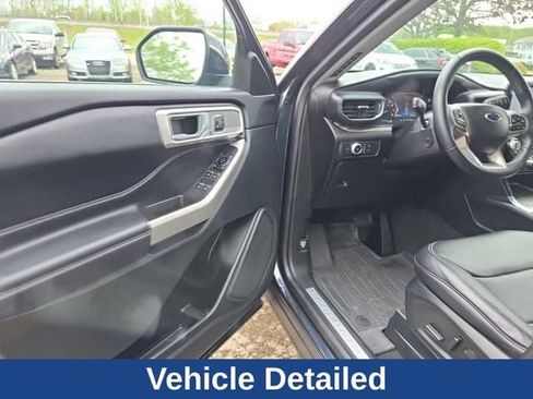 Used 2022 Ford Explorer Limited w/ Equipment Group 301A AWD/4WD image 16