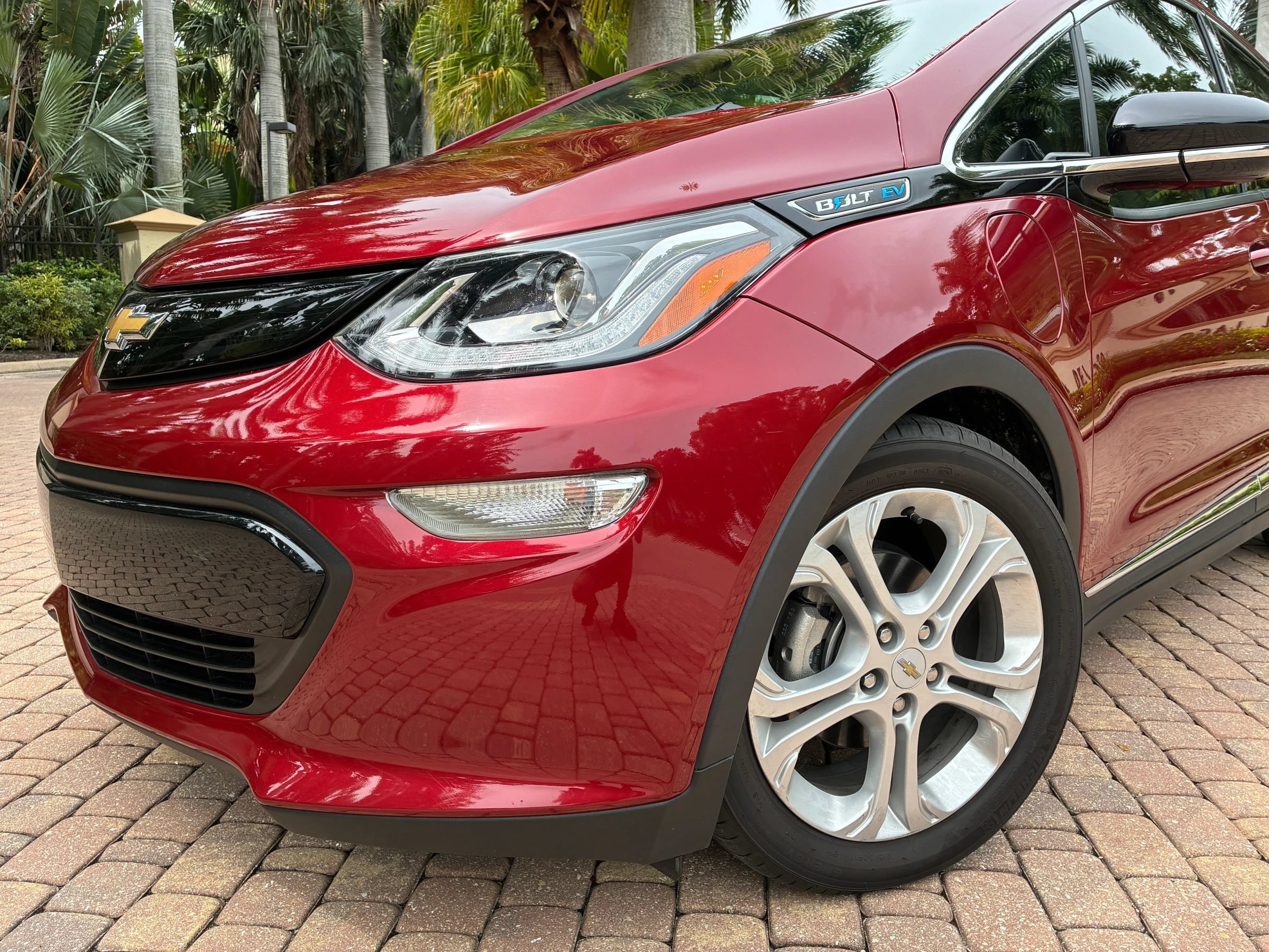 Used 2017 Chevrolet Bolt LT FWD image 8