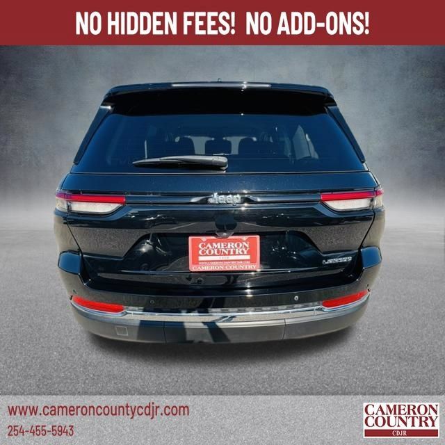 Used 2023 Jeep Grand Cherokee Laredo w/ Luxury Tech Group I RWD image 7