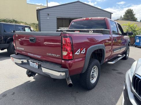 Used 2005 Chevrolet Silverado 2500 LS w/ Heavy-Duty Power Package AWD/4WD image 3