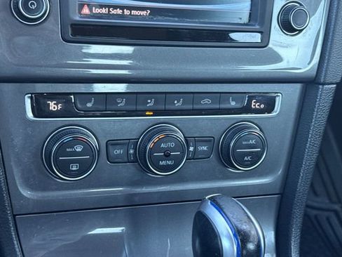 Used 2016 Volkswagen e-Golf SE w/ DC Fast Charging Package image 23