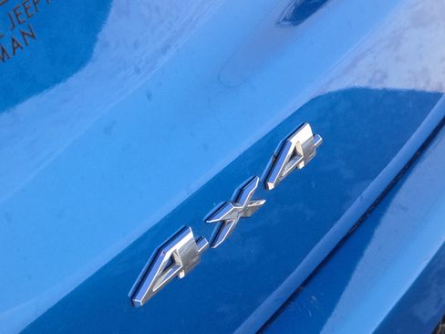 Used 2023 Jeep Compass Sport image 14