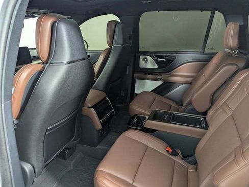 Used 2025 Lincoln Aviator Reserve w/ Equipment Group 201A image 17