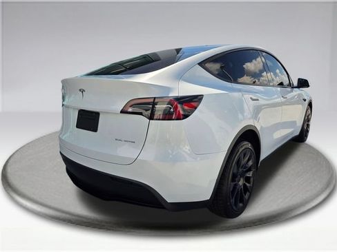 Used 2024 Tesla Model Y Long Range AWD/4WD image 11