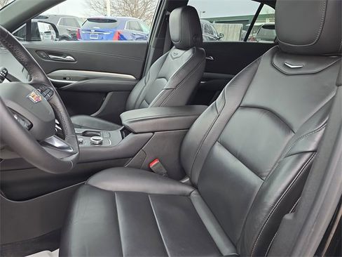 Certified 2023 Cadillac XT4 Premium Luxury w/ Cold Weather Package image 5