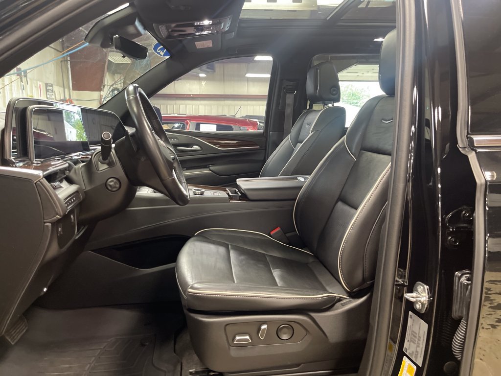 Used 2023 Cadillac Escalade Premium Luxury AWD/4WD image 14