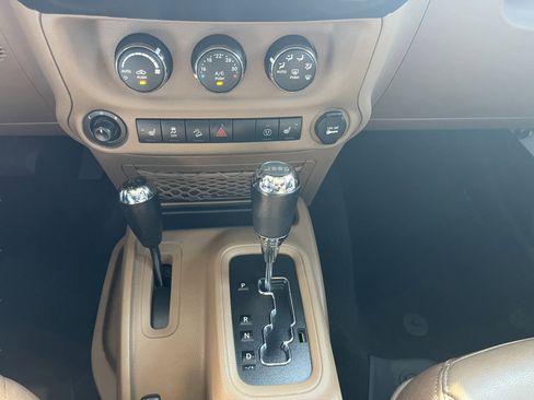 Used 2017 Jeep Wrangler Unlimited Rubicon w/ Cold Weather Group image 14