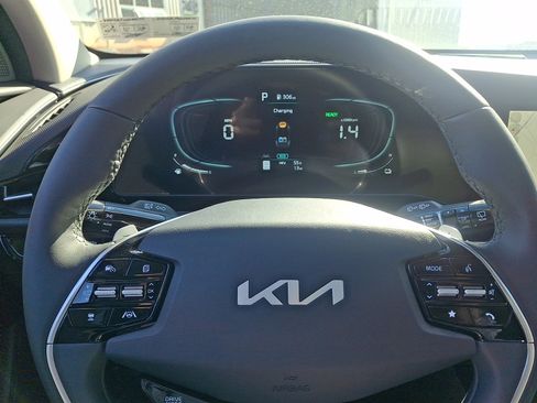 New 2025 Kia Niro EX w/ EX Cold Weather Package image 18