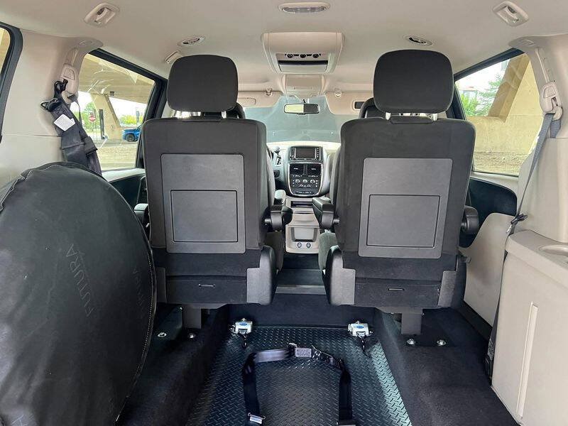 Used 2017 Dodge Grand Caravan SE w/ Power Window Group FWD image 37