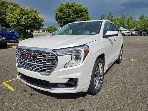 Used 2024 GMC Terrain Denali w/ Denali Premium Package AWD/4WD image 3
