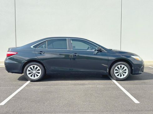 Used 2017 Toyota Camry LE FWD image 7