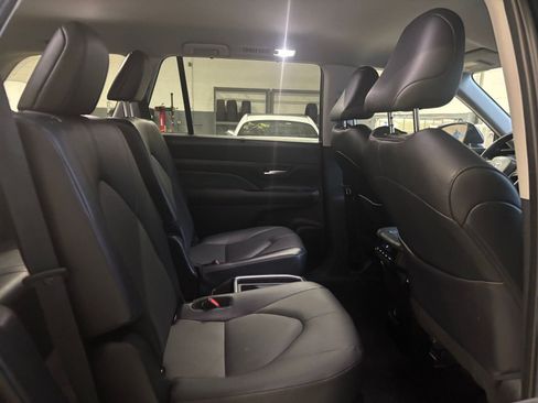 Used 2025 Toyota Grand Highlander XLE image 40