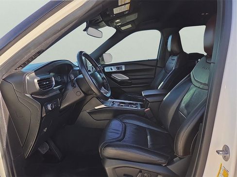 Used 2022 Ford Explorer Platinum w/ Equipment Group 601A image 17
