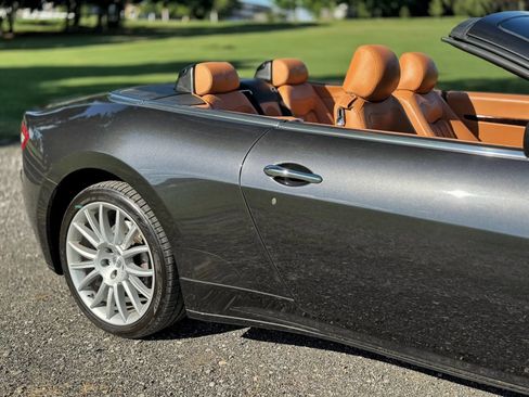 Used 2010 Maserati GranTurismo Convertible RWD image 32