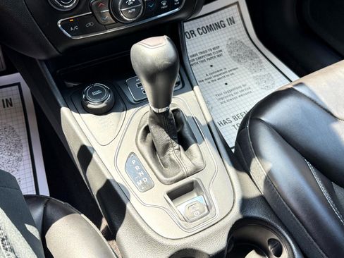 Used 2019 Jeep Cherokee Latitude Plus w/ Comfort/Convenience Group image 26