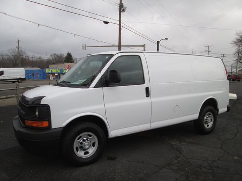 Used 2017 Chevrolet Express 2500 image 6