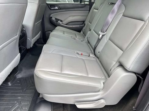Used 2017 Chevrolet Suburban LT RWD image 17