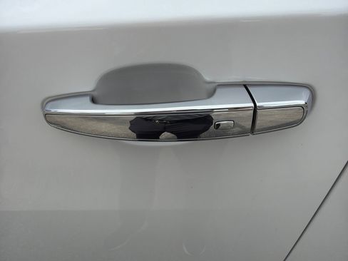 Used 2023 Chevrolet Traverse Premier AWD/4WD image 10