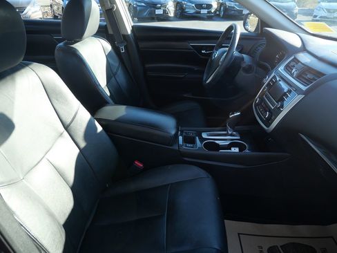 Used 2017 Nissan Altima 2.5 SL w/ Moonroof Package image 16