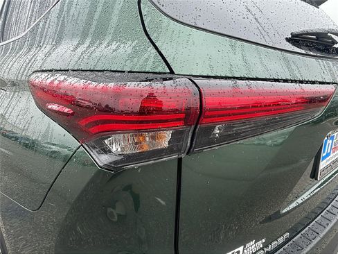 Used 2025 Toyota Highlander XLE image 11