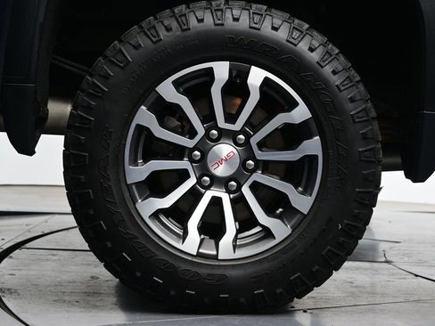 Used 2022 GMC Sierra 1500 AT4 w/ AT4 Premium Package AWD/4WD image 48