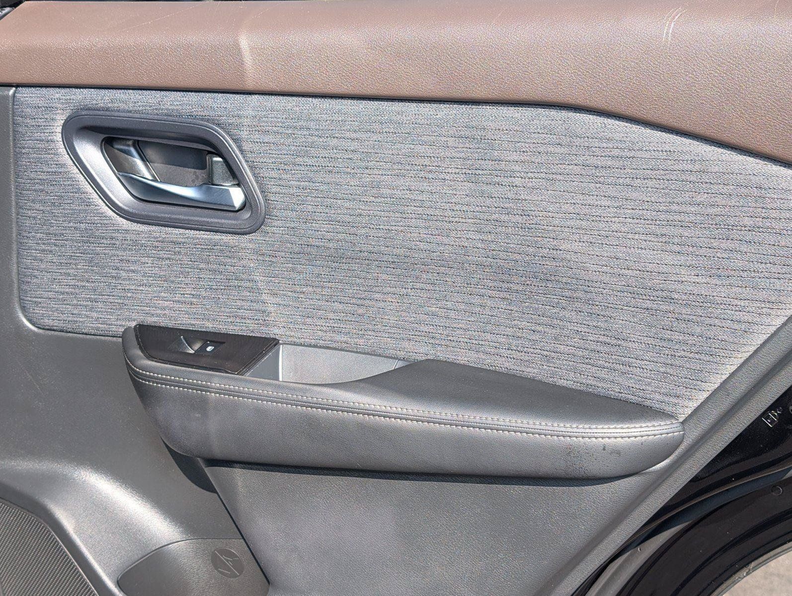 Used 2023 Nissan Rogue SV AWD/4WD image 35