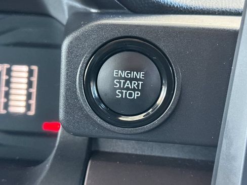 Used 2025 Toyota Tacoma SR5 AWD/4WD image 20