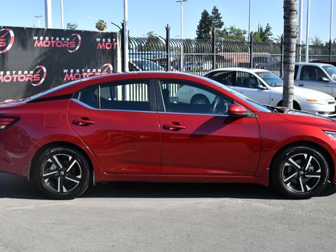Used 2025 Nissan Sentra SV FWD image 9
