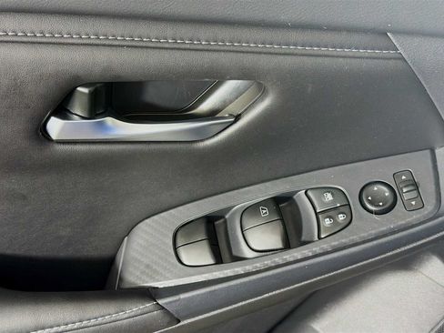 Used 2025 Nissan Sentra SV FWD image 15