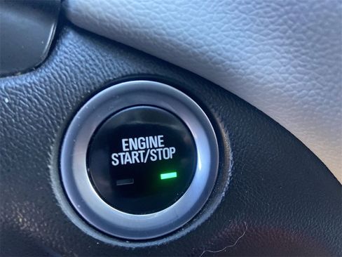 Used 2022 Chevrolet Equinox LS w/ LS Convenience Package image 17