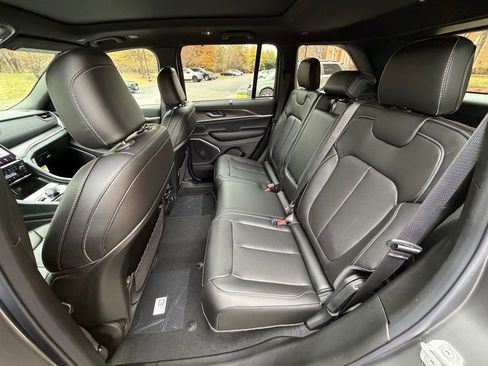 New 2025 Jeep Grand Cherokee Limited image 12