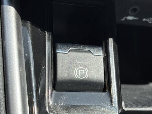 Used 2023 Subaru Outback Premium AWD/4WD image 34