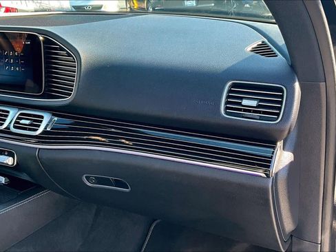 Used 2024 Mercedes-Benz GLE 450 4MATIC w/ AMG Line Exterior image 18