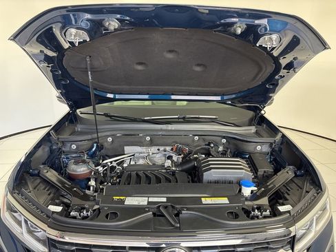 Used 2023 Volkswagen Atlas SE w/ Black Wheel Package image 11