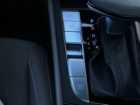 Used 2025 Hyundai Elantra SEL image 24