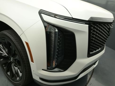 Used 2025 Cadillac Escalade Sport Platinum w/ LPO, ONYX Package AWD/4WD image 27