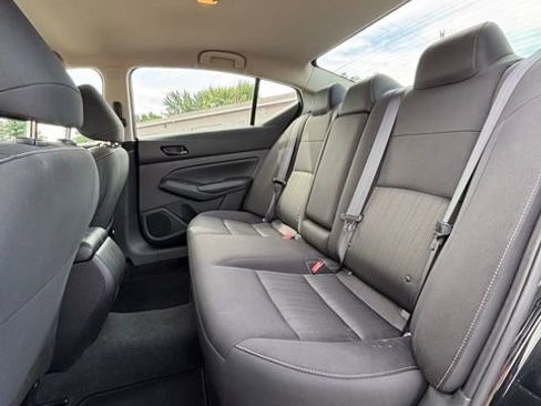 Used 2024 Nissan Altima 2.5 SV image 12